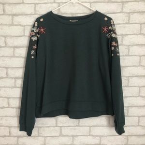 TEAL EMBROIDERED FLOWER SWEATSHIRT